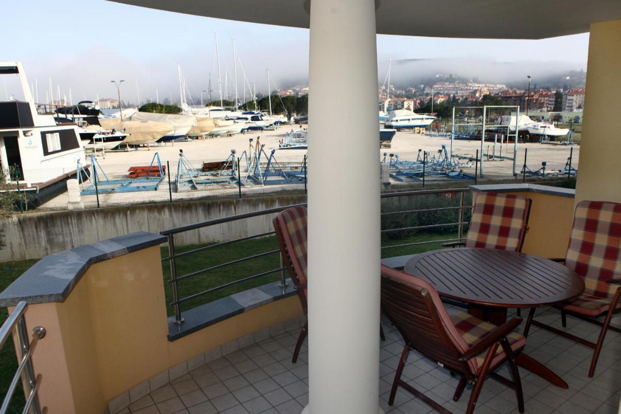 Garbin 711 Marina Apartment *